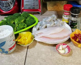 Foto del paso 1 de la receta: Camarones con filete de pescado y arroz"