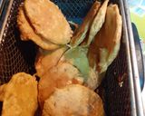 A picture of step 2 of Aloo katli pakoray.