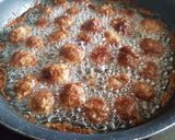 Mustáros húsgolyók borsmártással, sajtszószos spagettiágyon recept fázis 7 fotója