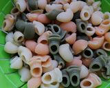 Foto del paso 1 de la receta: Ensalada de pasta con salmón ahumado