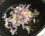 Une image de l'étape 6 de Bœuf aux poivrons, courgette et pesto de fanes de radis.
