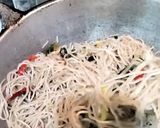 Foto langkah ke 6 dari resep Oseng Mi Lethek.
