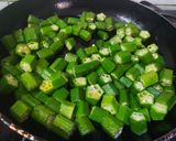 A picture of step 2 of Sesame Coconut Okra Fry or Til Narkol Bhindi.