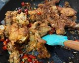 Foto langkah ke 5 dari resep Ayam cabai garam.