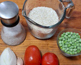 Foto del paso 1 de la receta: Arroz rojo con chícharos