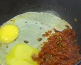 A picture of step 2 of Egg Maggi masala.
