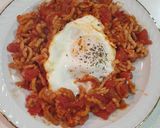 Foto del paso 5 de la receta: Huevo poché con tomate y picadillo de pollo