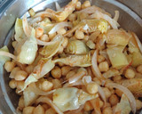 Foto del paso 3 de la receta: Ensalada de garbanzos y corazones de alcachofas