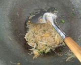 Foto langkah ke 7 dari resep Bihun Goreng Sederhana.