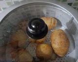 Foto langkah ke 1 dari resep Hasselback Potatoes With Creamy Sauce.