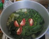 Foto langkah ke 4 dari resep Sayur bening bayam manisa jagung.