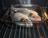 Foto del paso 7 de la receta Dorada al horno rellena de bacon y queso