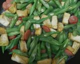 Foto langkah ke 3 dari resep Tumis buncis tahu sosis(menu anak).