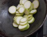 A picture of step 3 of Stir fried bottlegourd.