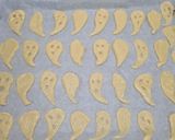 Foto del paso 14 de la receta: 94. Galletas Fantasmas