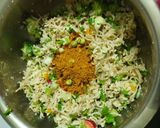 A picture of step 4 of Cheesy Maggi vegetable cake.