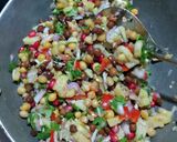 A picture of step 3 of Chana chatpati.
