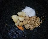 Foto langkah ke 2 dari resep Peyek kacang gurih dan renyah.