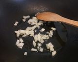 A picture of step 1 of Risotto con pesce spada swordfish risotto.