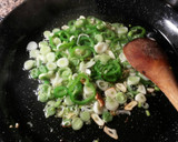 Foto del paso 7 de la receta: Arroz con lentejas amarillas, malvas y alcachofas