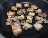A picture of step 3 of Crispy Pork Rashers with Sticky jasmine rice.