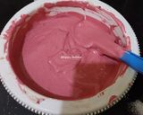 Foto langkah ke 3 dari resep Red Velvet Birthday Cake.