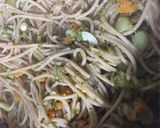 Foto del paso 3 de la receta: Spaghetti integral con ajo, brócoli y verduras salteadas