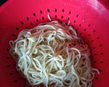 Foto langkah ke 7 dari resep Mie Kuah Ayam Labu Siam.
