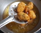 A picture of step 4 of Moong dal Bhajiya.