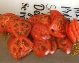 Une image de l'étape 4 de Salade de tomates à la mozzarella di buffala et pistaches.