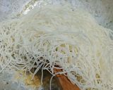 Foto langkah ke 5 dari resep Bihun Goreng Putih.