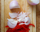 Foto del paso 1 de la receta: Dorada al horno con pimientos y cebolla