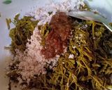 Foto langkah ke 4 dari resep Kuluban daun petai cina muda bumbu rujak.