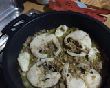 Foto del paso 2 de la receta: Merluza con setas