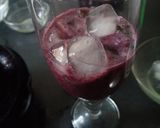 A picture of step 3 of Grapes black grapes Mojito.