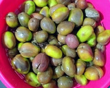 Foto del paso 7 de la receta: Aceitunas gordales en un aliño de hierbas aromáticas infusionada