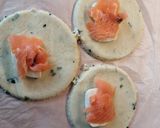 Foto del passaggio 4 della ricetta Mezze lune di patate con mozzarella e salmone
