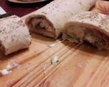 Foto del paso 7 de la receta: Pizza arrollada de jamón, mozzarella, cebolla y roquefort