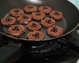Foto langkah ke 6 dari resep Chocochip cookies teflon (1 telur).
