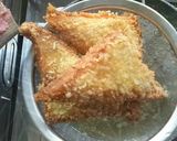 Foto langkah ke 6 dari resep Roti goreng isi ragout sosis keju.