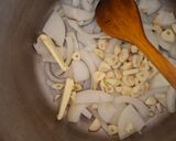 Mennyei, tejszínes fokhagymakrémleves: ropogós krutonnal és pirított fokhagymàval 🧄🥣🎄 recept fázis 1 fotója