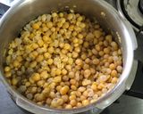 A picture of step 2 of Ragda panipuri.