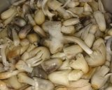 Foto langkah ke 1 dari resep Jamur Sawit Cabe Hijau.
