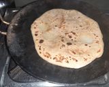 A picture of step 5 of Potato paratha.