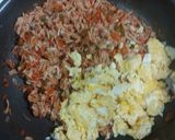 A picture of step 4 of Tomato chow mien.
