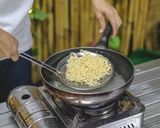 รูปขั้นตอนการทำที่ 6 ของ ยํามาม่า แซ่บสะใจ อร่อยง่ายๆ ได้ประโยชน์
