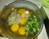 Foto langkah ke 4 dari resep Telur dadar teri nasi.