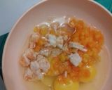 Foto langkah ke 3 dari resep Dadar telor isi sosis.