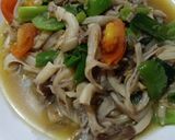 Foto langkah ke 4 dari resep Tumis jamur cabe gendot.