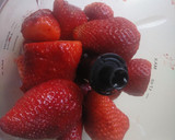 Foto del paso 1 de la receta: Batido de fresas y yogur